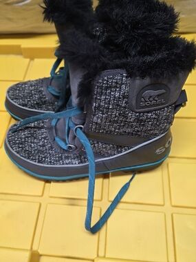 Sorel Gray Knit Winter Boots with Teal Accents Wool Lined